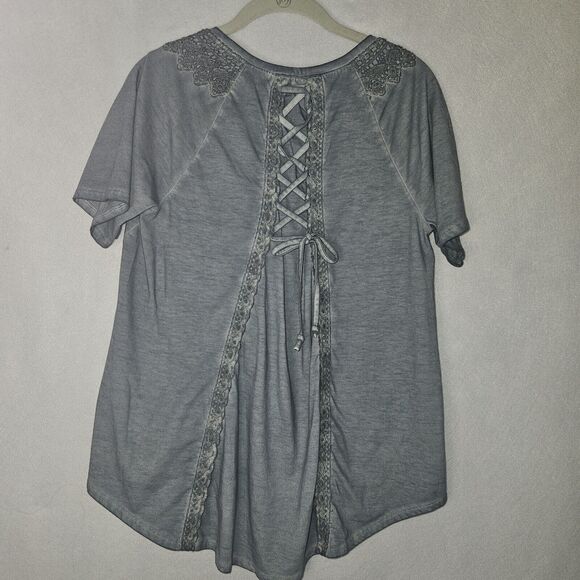EST 1946 Sz S NWT Distressed Blue Boutique Top Lace Up Back Crotchet Trim Hi Lo - Picture 4 of 4
